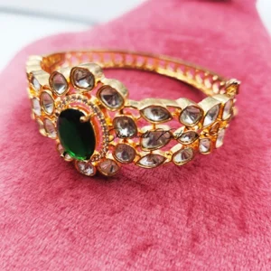 Alternative view of Emerald Polki Stone Kundan Bracelet