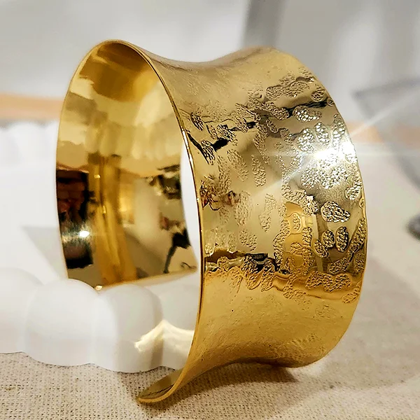 Hammered Broad Bangle, gold