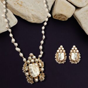 Alternative view of Mother of Pearl, Natural Stones Pendant Set