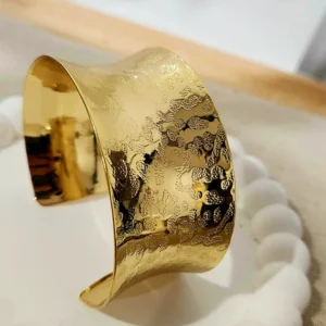Alternative view of Hammered Broad Bangle, gold