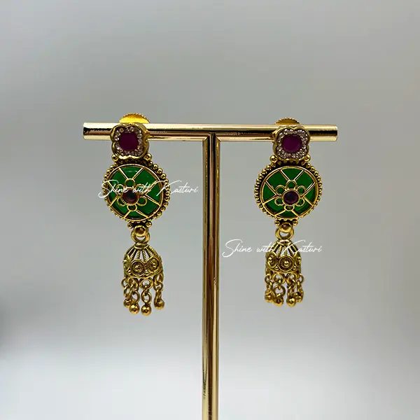 Aarohi Emerald Kundan Necklace Set with Pearl Drops - Image 4