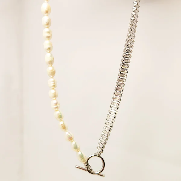 Freshwater Pearls Necklace with Baguette layer